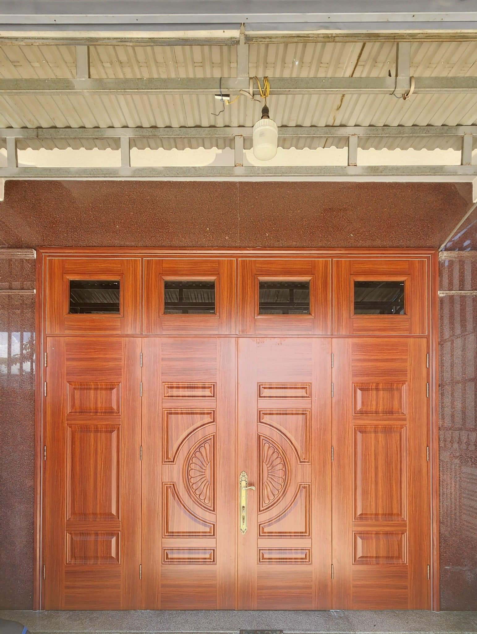Giá cửa thép vân gỗ tại Đồng Tháp mới nhất- rẻ, bền và đẹp