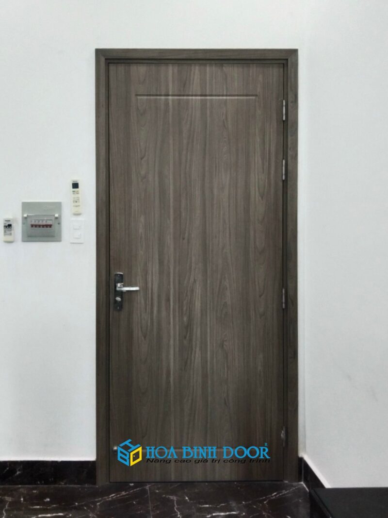 Cửa gỗ công nghiệp Laminate tại Bình Tân